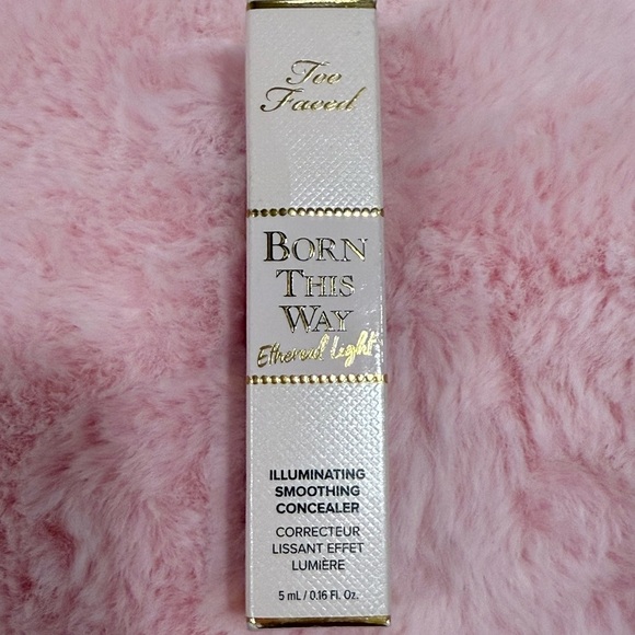 Born This Way Ethereal Light Illuminating Smoothing Concealer 24-Hour Wear - Picture 3 of 13